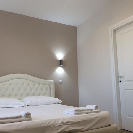 B&B Purple Italy 피우미치노 외부 사진