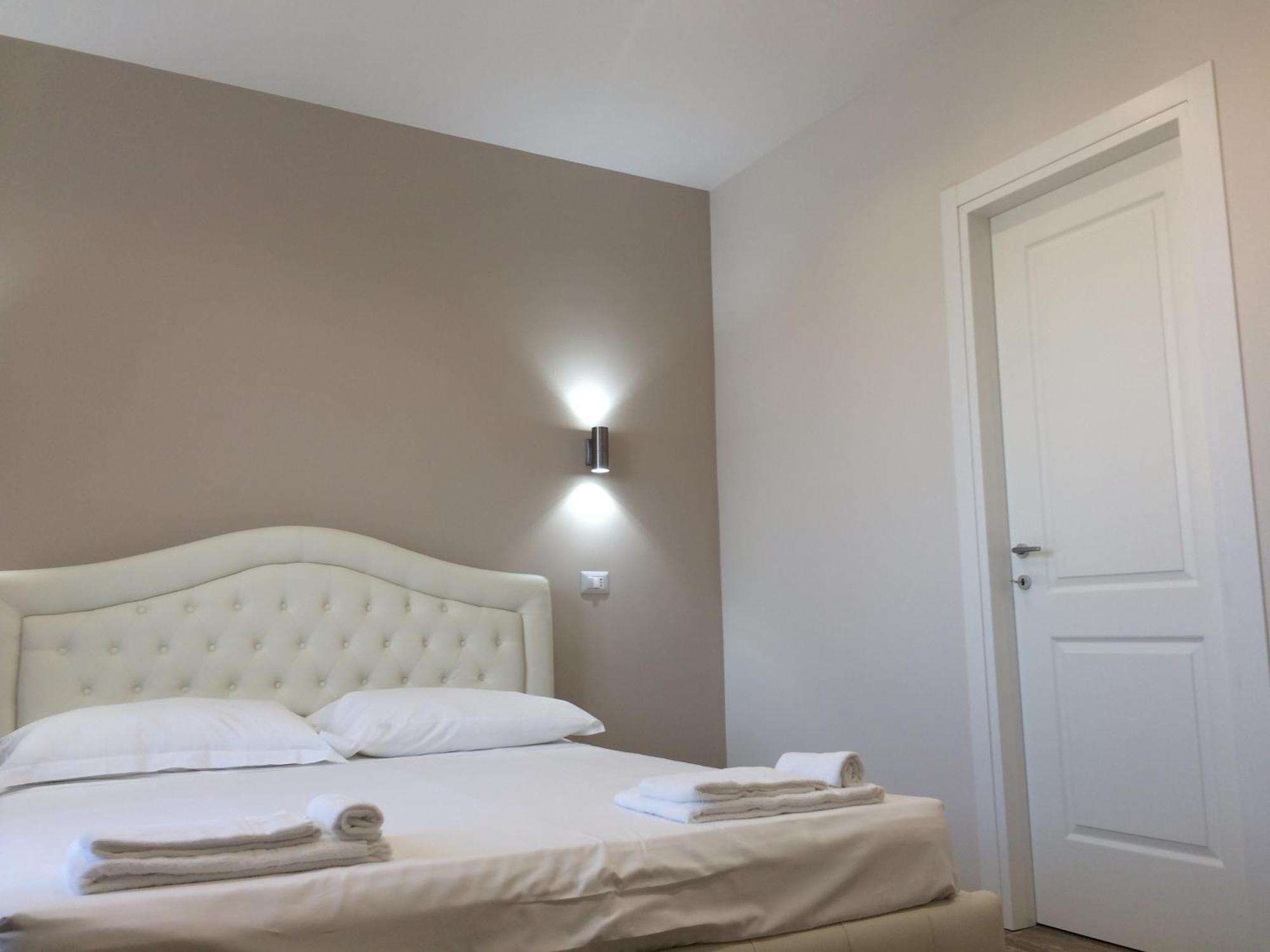 B&B Purple Italy 피우미치노 외부 사진